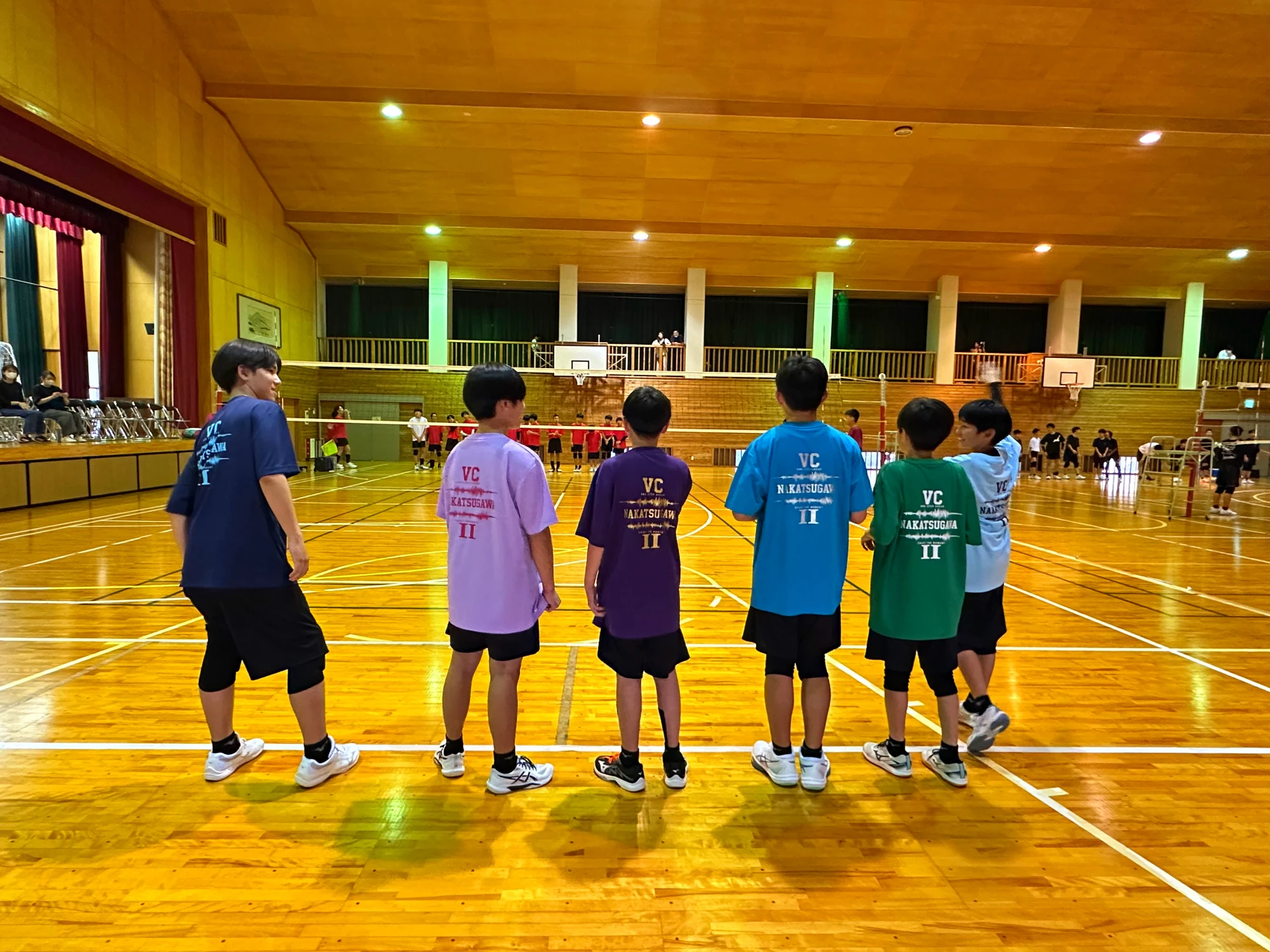 馬籠交流会で体育館に集まるメンバー